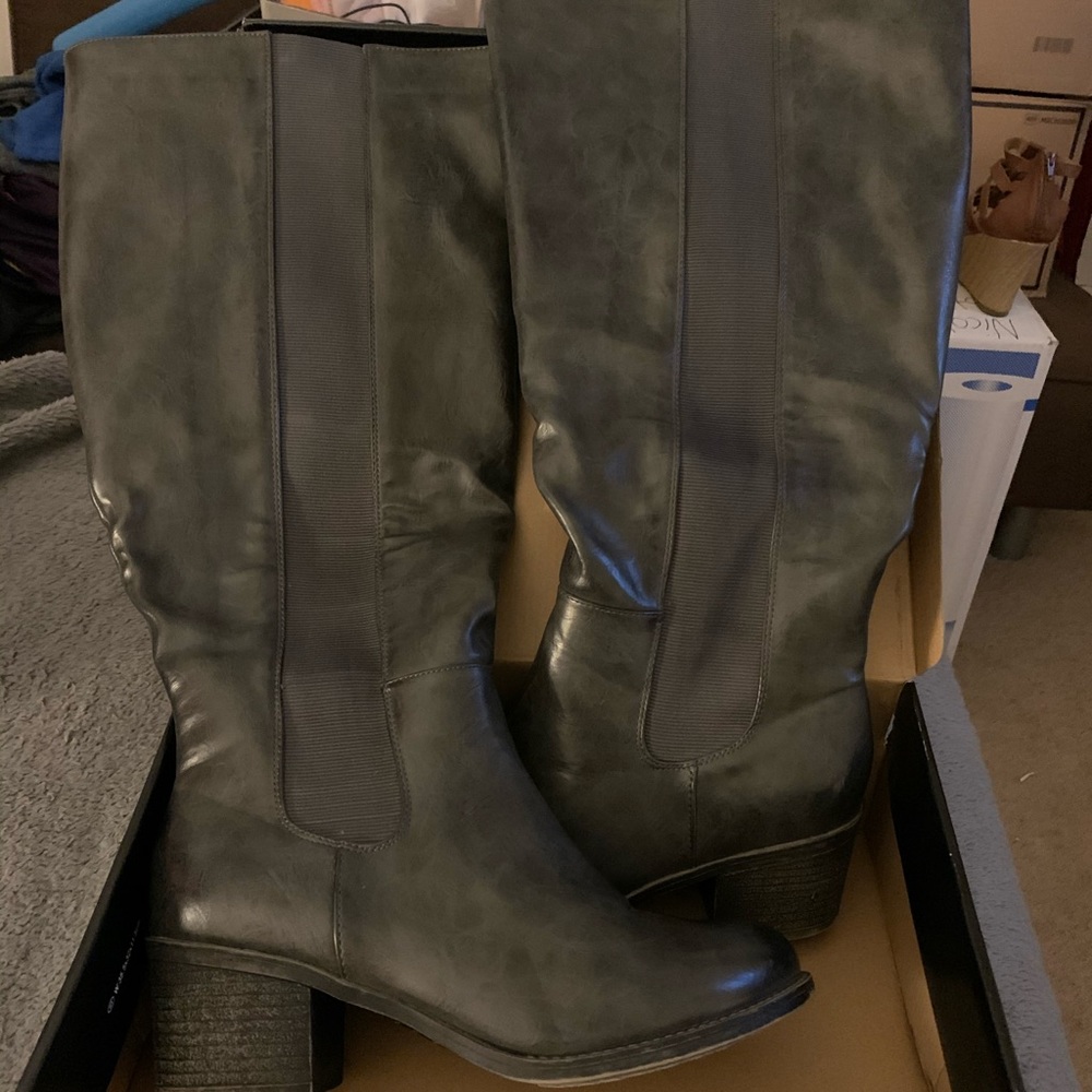 Size 10W Torrid grey Chelsea knee boots